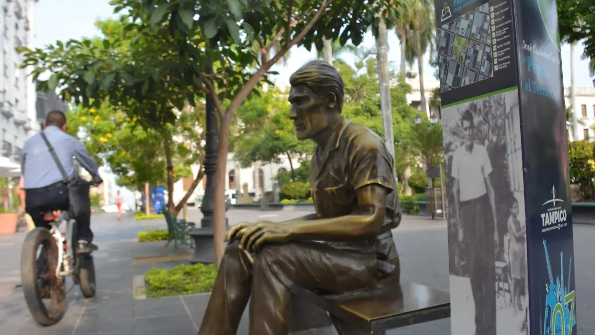 El 18 de mayo del 2007, se inaugura el monumento a “Pepito el Terrestre”, en la plaza de Armas de Tampico. Paulo Monsiváis